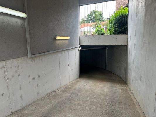 TG Einfahrt aussen.jpg