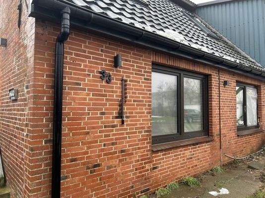 Zufahrtseite des Hauses