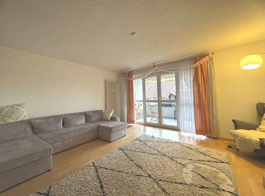 Wohnzimmer mit Balkon