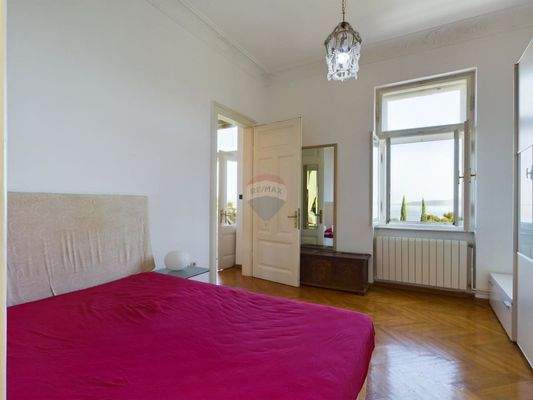 1715415053_cam02458g0-pr0084-still033