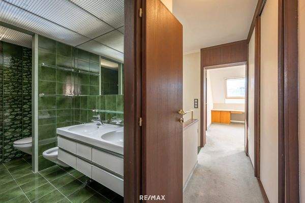 Vorraum | Blick Bad | Blick Kinderzimmer