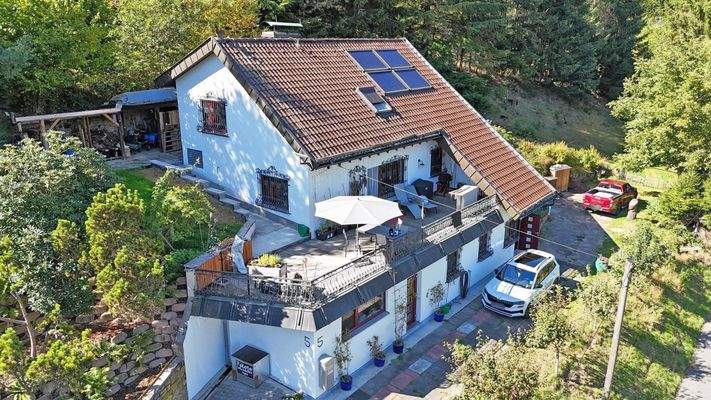 Große Terrasse mit Blick übers Tal