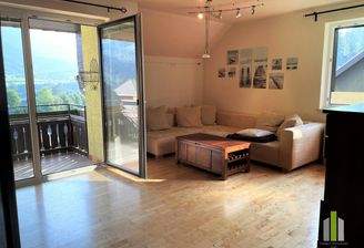 Wohnzimmer mit Zugang zum Südbalkon