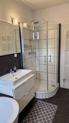 Vollbad mit sep. Dusche