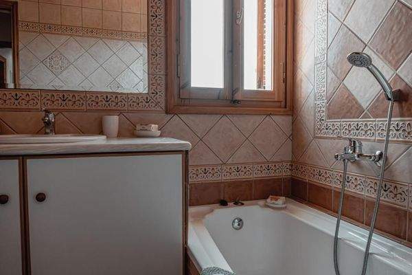 Kreta, Roumeli: Wunderschöne Villa auf dem Land