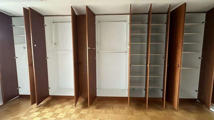 2-ETW, Schlafzimmerschrank