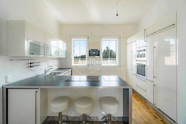 Küche mit Marken-Elektrogeräten von Miele, Siemens