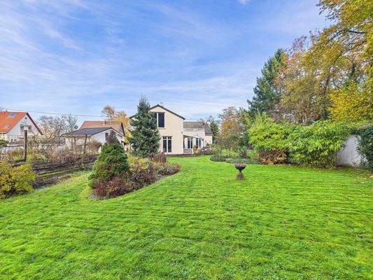 Villa mit Parkgrundstück und Pool in Beaumarais