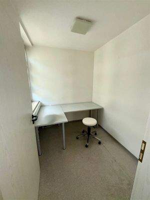 Büro neben Empfang 