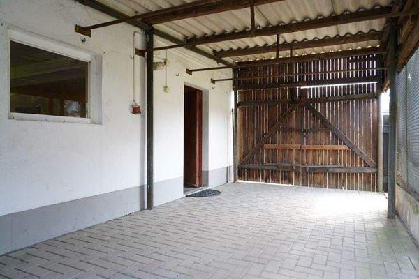 Nebengebäude / Carport