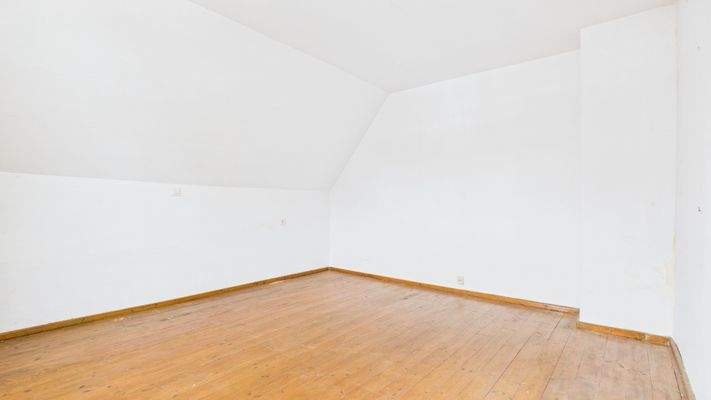 Dachgeschoss Zimmer.jpg