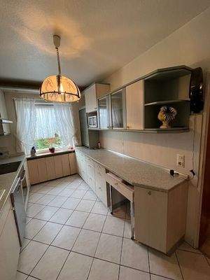 Einbauküche mit Fenster   