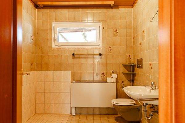 Handwerker-Projekt zur Renovierung (OKAL-Fertighaus mit PV-Anlage)