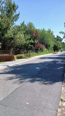 Strasse am Grundstück