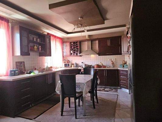 Kreta, Neapoli: Geräumige Wohnung zu verkaufen