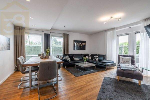 Wohnzimmer mit Essbereich