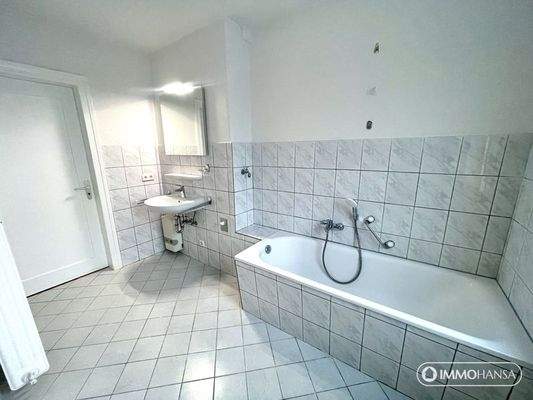 Badezimmer mit Badewanne