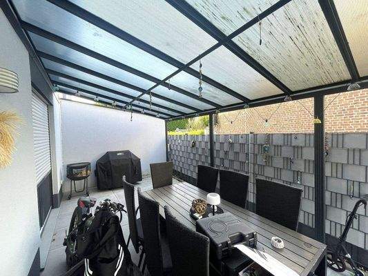 Terrasse mit Überdachung