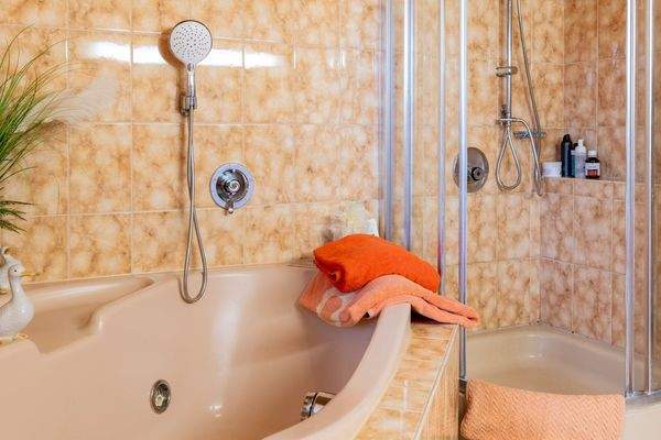 Großzügiges Wohnhaus mit Garten, Wintergarten & PV – ruhig gelegenes Raumwunder