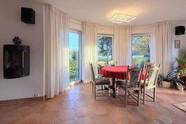 stilvoller Wandkamin