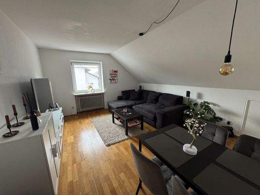 Wohn- und Essbereich DG links