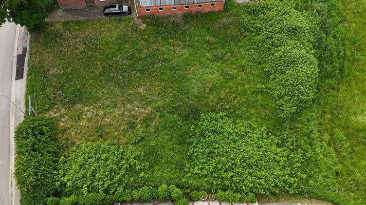 Baugrundstück neben dem Objekt