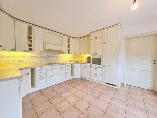 Lichtdurchflutete Küche