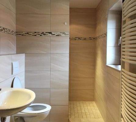 Bad mit Dusche 1.OG 