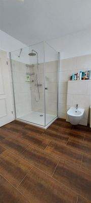 Bad mit Dusche und Bidet