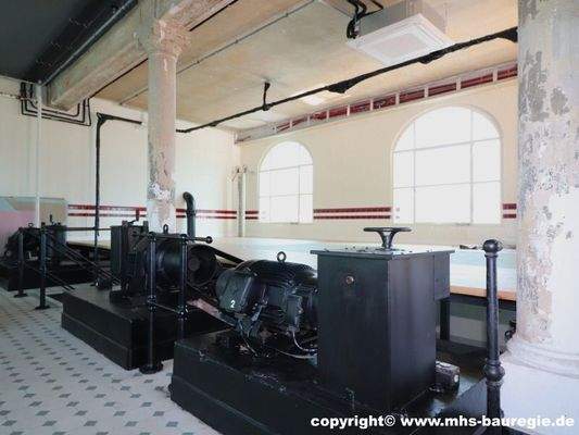 Bild 8 Gastraum mit Antriebsmotoren