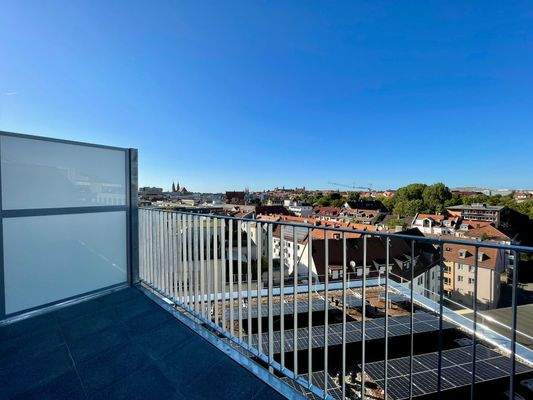 Balkon mit Burgblick