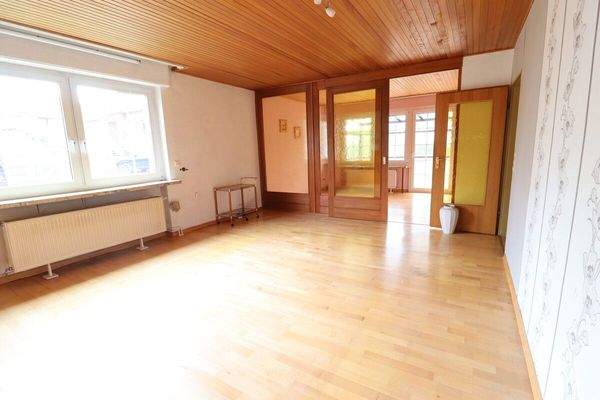 Wohnzimmer mit Zugang Esszimmer