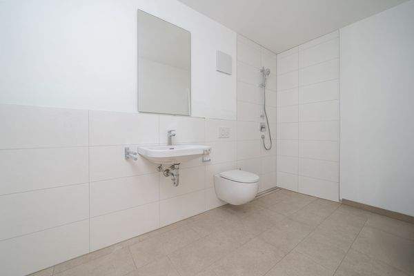 Bad mit 'Walk-in-Dusche'