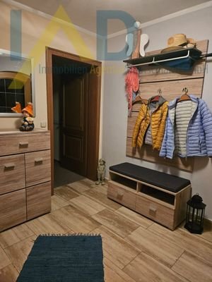 Garderobe EG