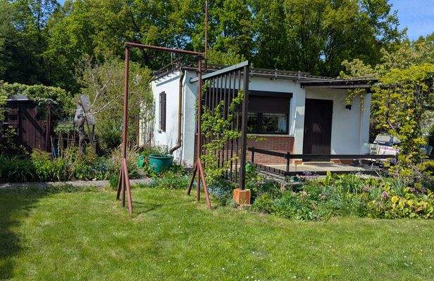 Vorderansicht Blick von der Wiese