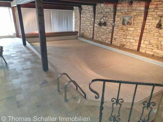 Schwimmhalle -  noch volle Funktion 