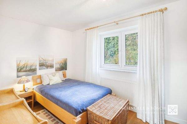 Auch das zweite Schlafzimmer direkt neben dem Bad