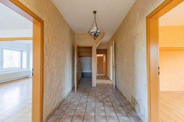 Flur EG von der Haustür aus