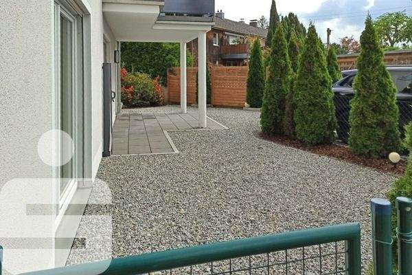 Terrasse mit Steingarten