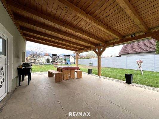 überdachte Terrasse