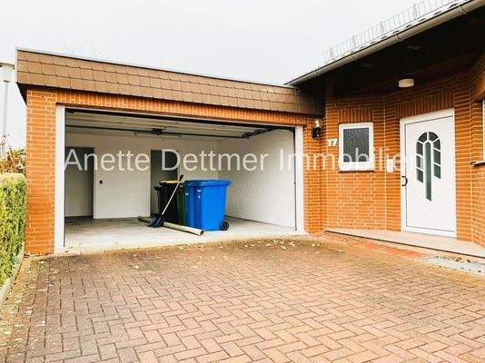 Doppelgarage mit Abstellraum zusätzlich mietbar
