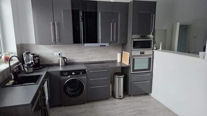 Küche mit Bick ins Zimmer.jpg