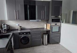 Küche mit Bick ins Zimmer.jpg