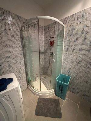 Badezimmer mit Dusche