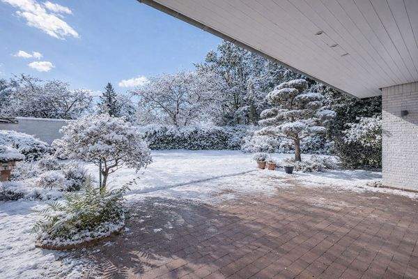 Sonnige, teilüberdachte Terrasse
