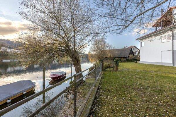 idyllische Lage am Ufer