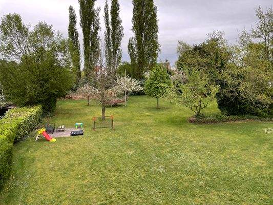 Gartengrundstück hinter dem v. g. Gebäude