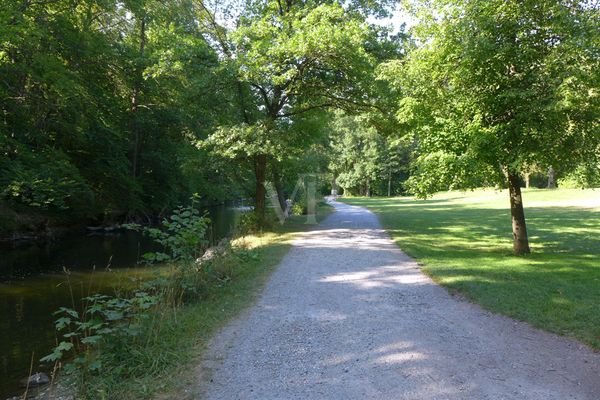 Fußweg entlang der Würm