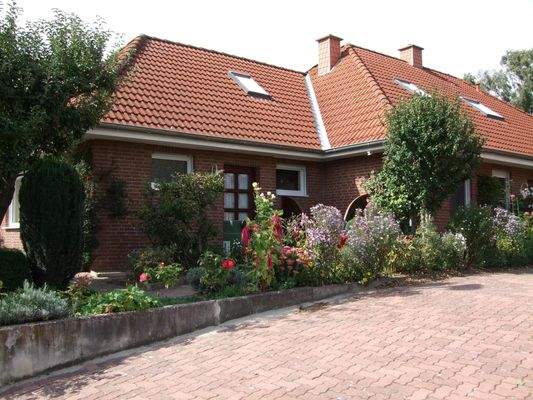 Außenansicht im Sommer