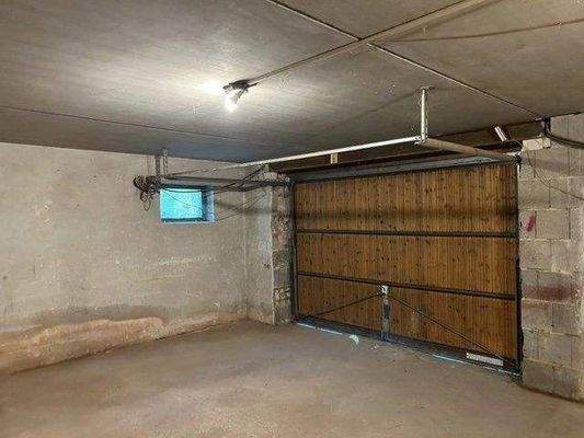.. große Garage !